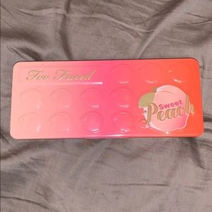 too faced sweet peach pallet